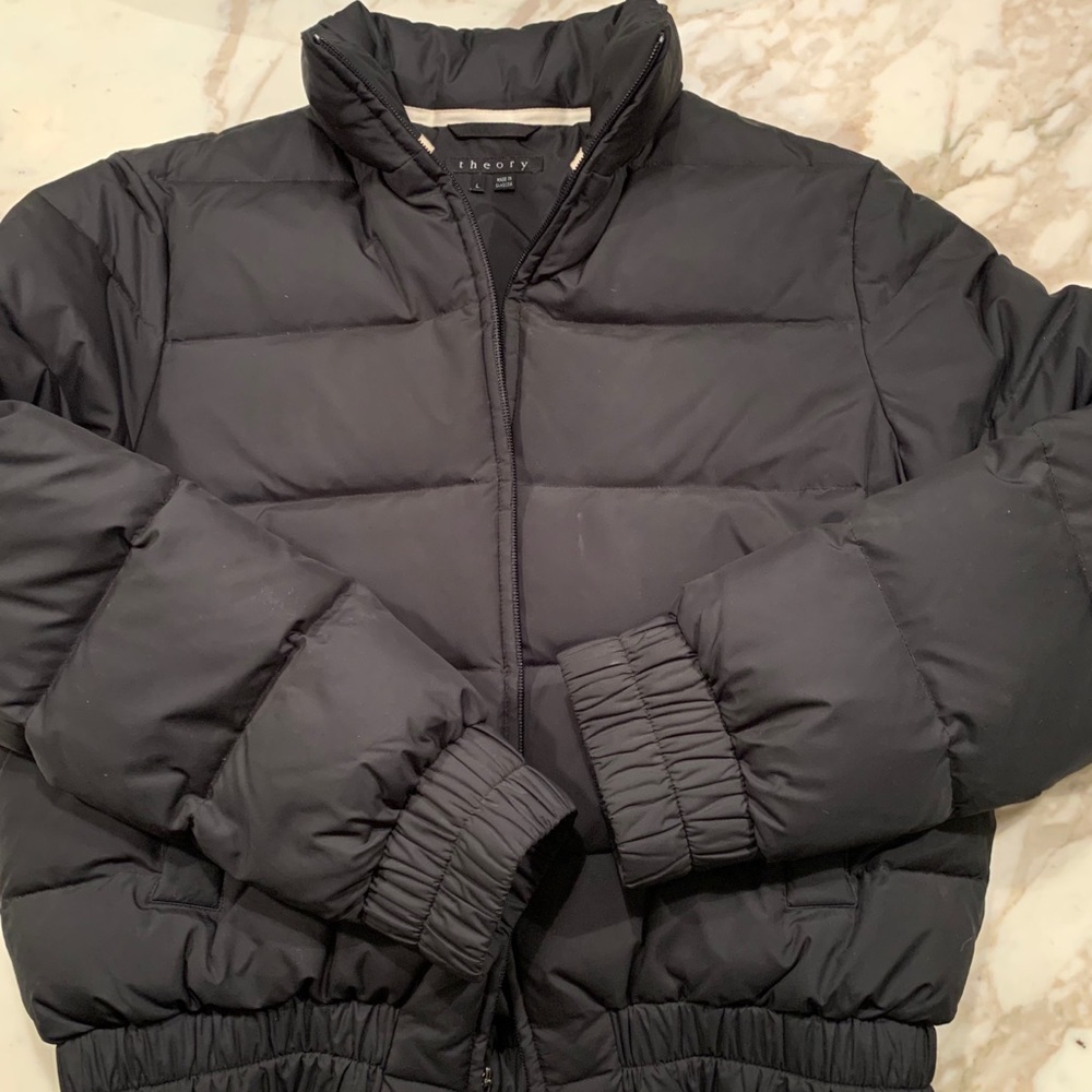 Theory woman’s puffer coat. L mint condition
